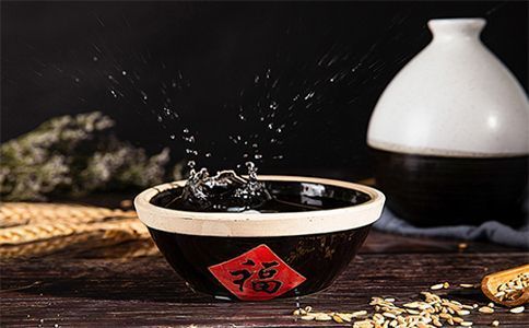 散白酒厂家酿酒用的什么水？加盟散白酒需要多少钱？