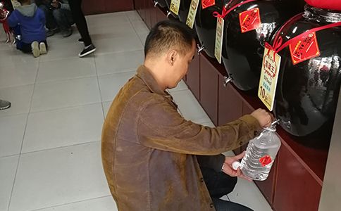 散白酒批发多少价？散白酒加盟代理开店赚钱吗？散酒招商投资费用